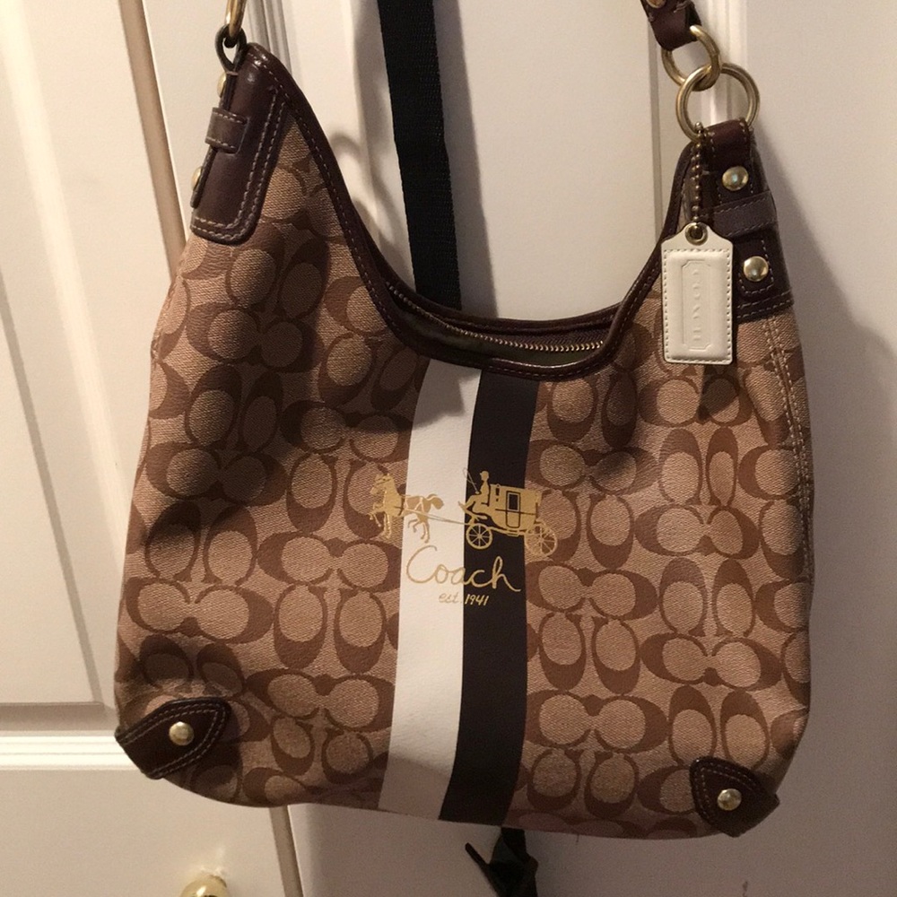 Coach hobo bag with zipper closure